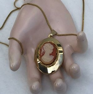 Vtg Cameo Locket Pendant Necklace gold tone Chain